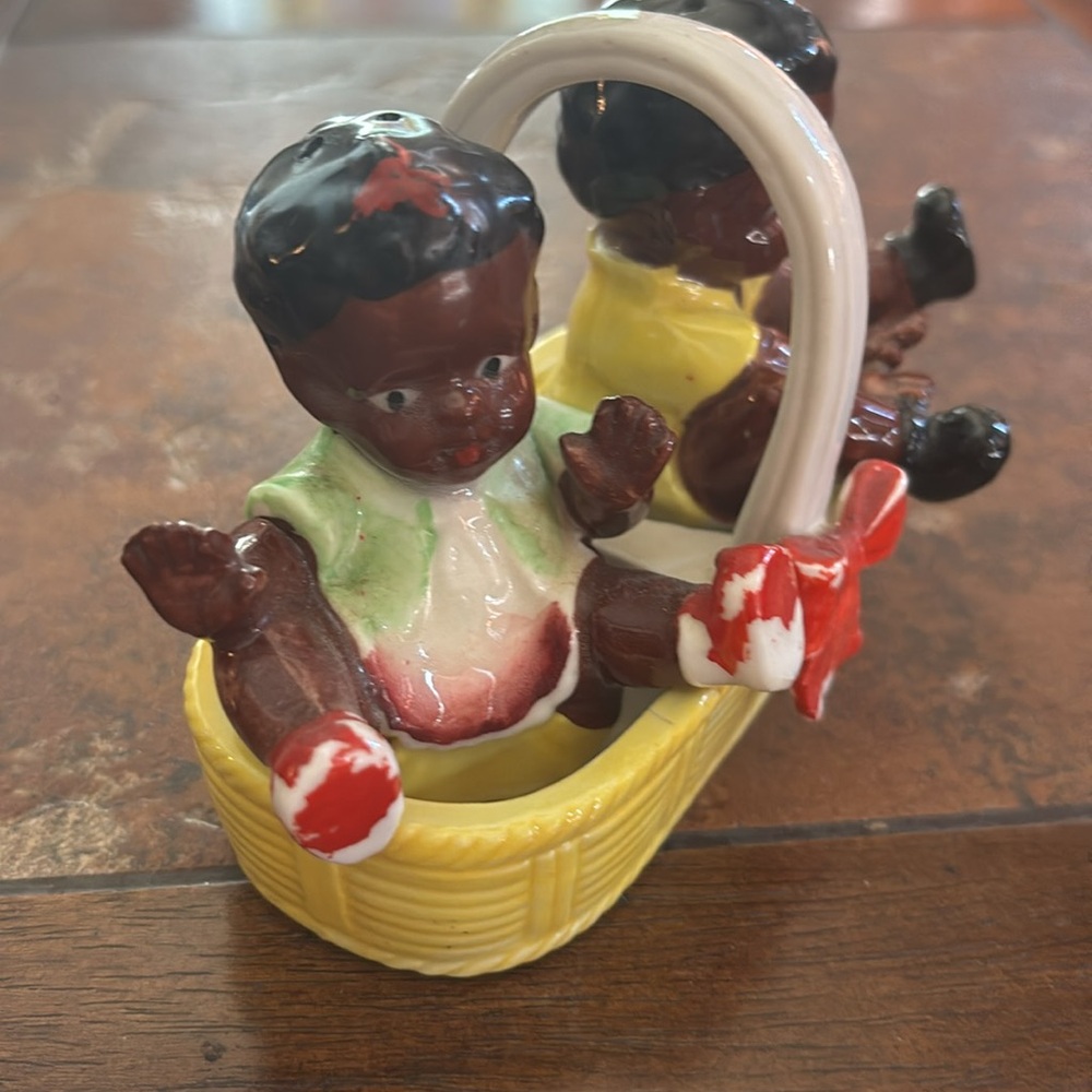 Black Americana Girl & Boy Salt & Pepper Shakers In A Basket; Japan - Picture 10 of 12